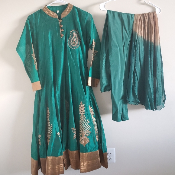 Emerald Green Indian/Pakistani Anarkali - Picture 3 of 10